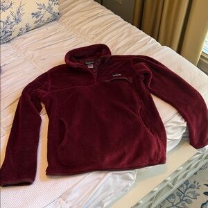Patagonia Women’s cranberry maroon Fleece pullover